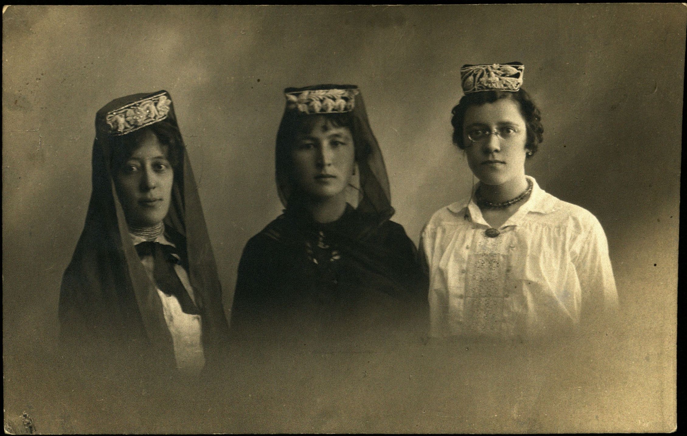 Подруги-учительницы