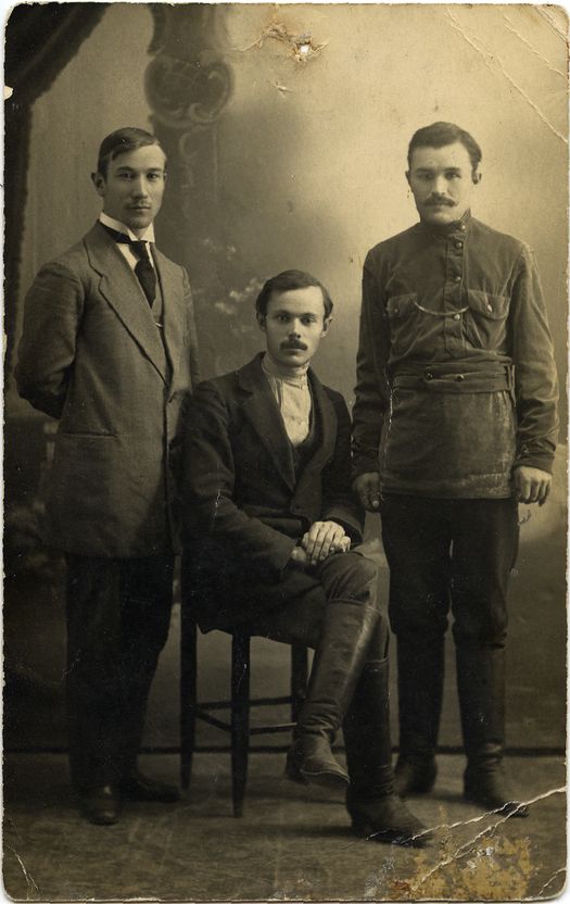 Файзрахман Султан-Бек с друзьями