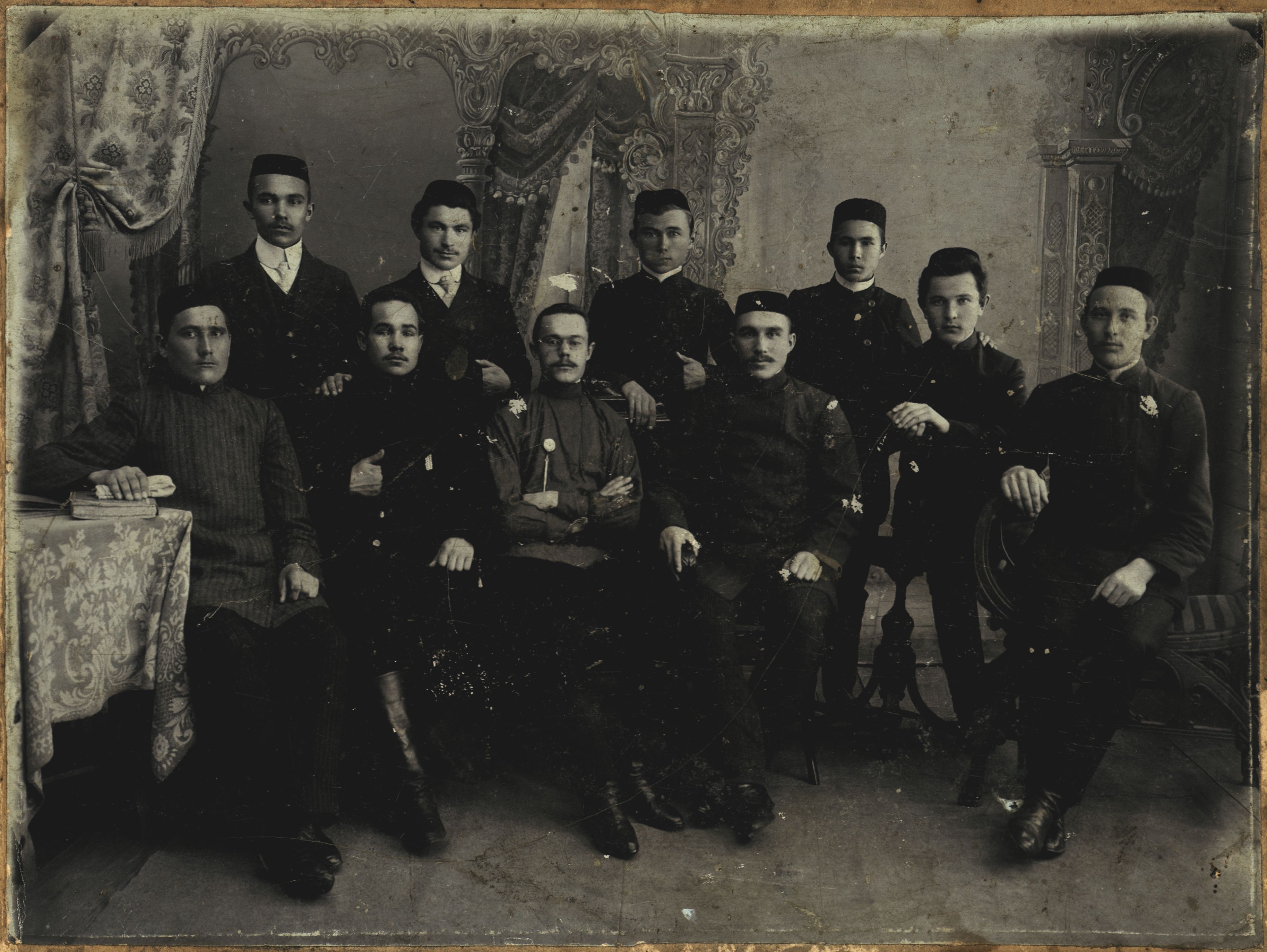 Шакирды медресе «Хусаиния»